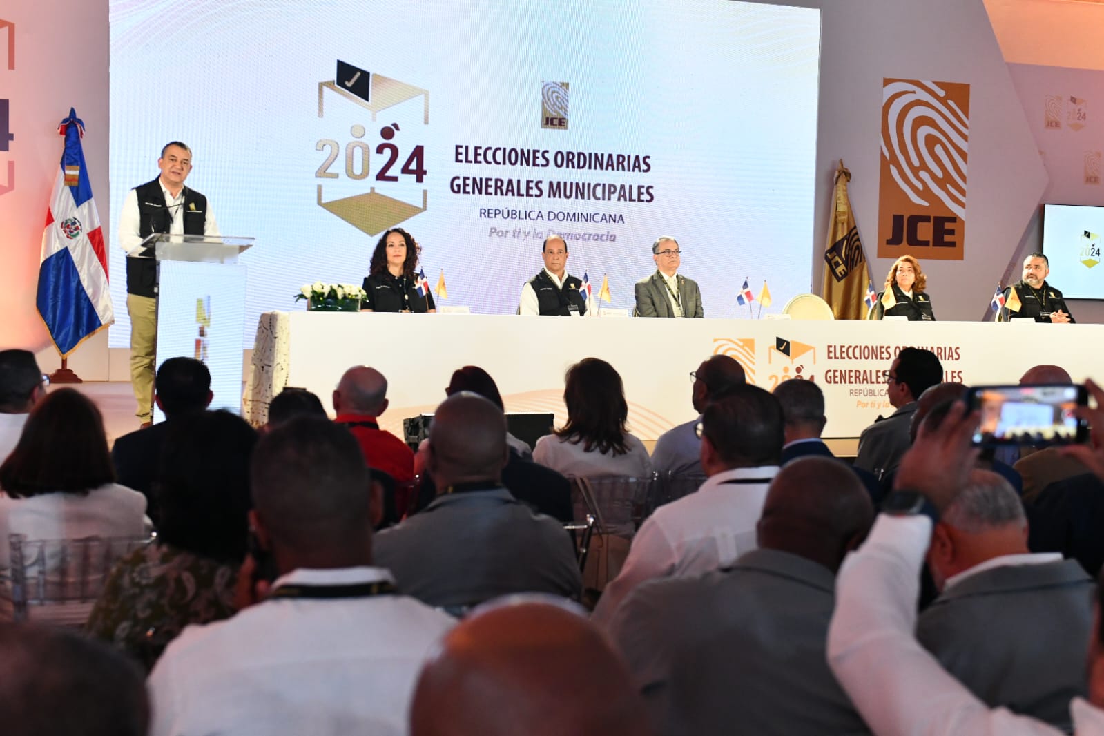 JCE deja abierto proceso de votación de las elecciones municipales ...